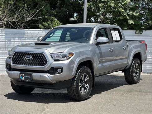 Used 2019 Toyota Tacoma TRD Sport w/ Technology Package AWD/4WD image 6