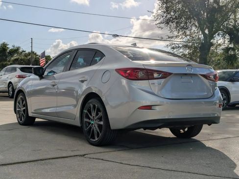 Used 2018 MAZDA MAZDA3 Touring FWD image 2