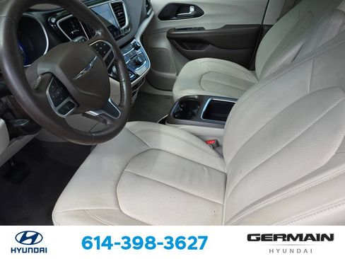 Used 2020 Chrysler Pacifica Touring-L Plus FWD image 18