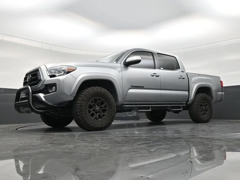 Used 2022 Toyota Tacoma SR5 w/ Technology Package RWD image 20
