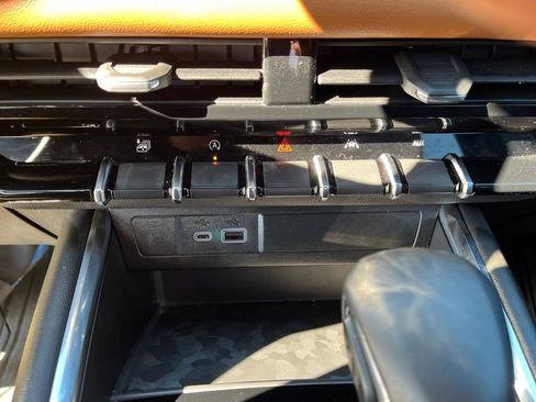 Used 2024 GMC Canyon AT4 w/ Technology Package image 32