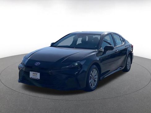 Used 2025 Toyota Camry LE image 7