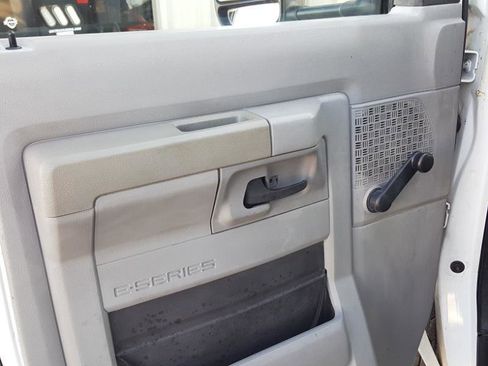 Used 2016 Ford E-450 and Econoline 450 Super Duty image 19