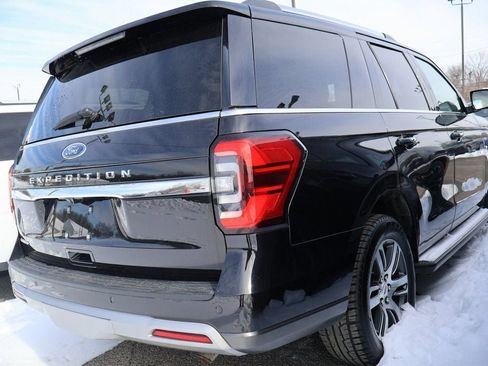 Used 2024 Ford Expedition Limited image 3