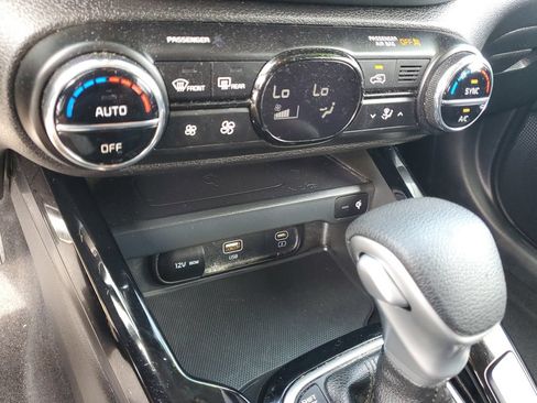 Used 2024 Kia Soul S FWD image 19