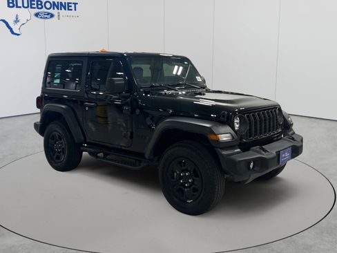 Used 2025 Jeep Wrangler Sport AWD/4WD image 3