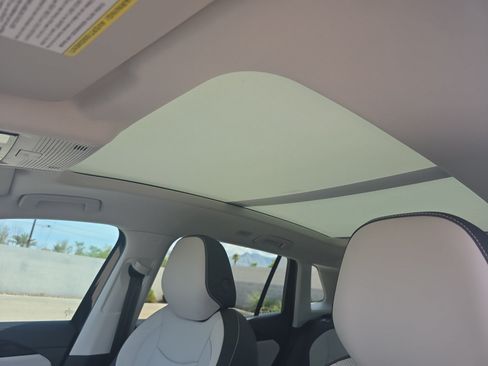 Certified 2025 Volkswagen Tiguan SE w/ Panoramic Sunroof Package FWD image 33
