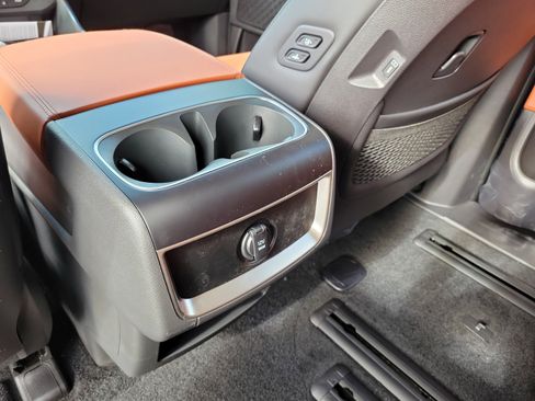 New 2026 Kia Carnival EX FWD image 11