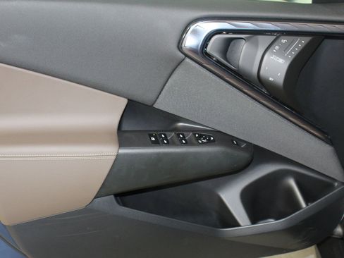 Used 2025 BMW X3 xDrive30i w/ Premium Package image 11