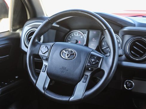 Used 2018 Toyota Tacoma TRD Sport image 15