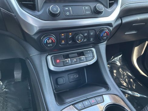 Used 2021 GMC Acadia SLE w/ Driver Convenience Package FWD image 16