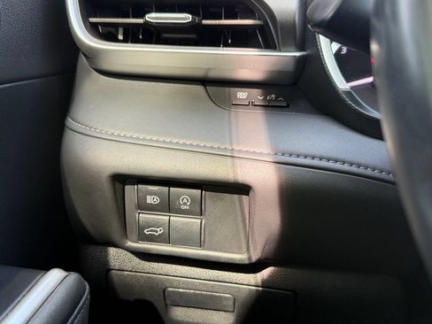 Used 2023 Toyota Highlander XLE AWD/4WD image 14