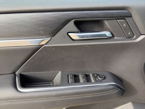 Used 2025 GMC Acadia Elevation image 16