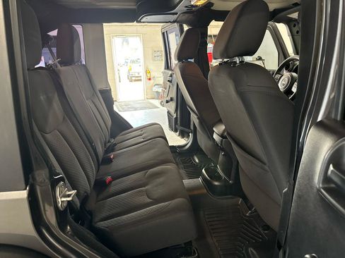 Used 2018 Jeep Wrangler Unlimited Sport w/ Connectivity Group image 79