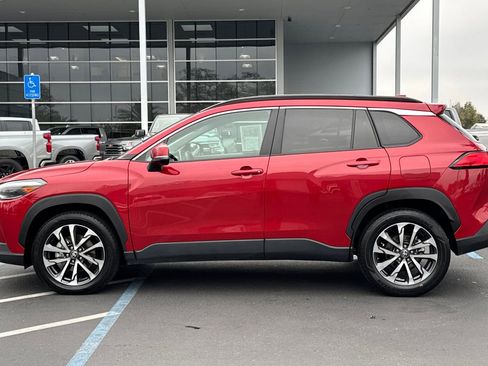 Used 2024 Toyota Corolla Cross XLE image 6