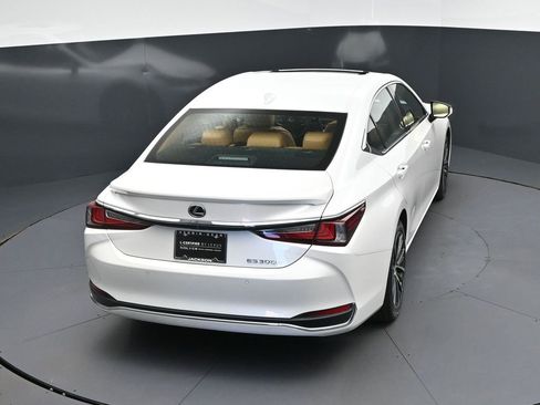 Certified 2023 Lexus ES 300h w/ Premium Package image 34