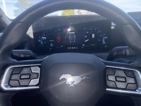 Used 2025 Ford Mustang Coupe RWD image 7