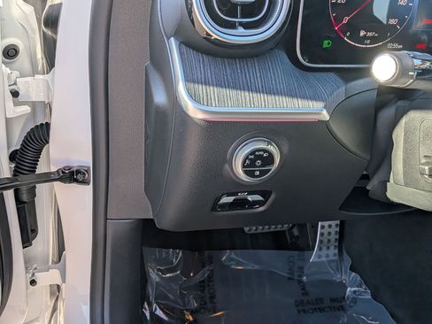 Certified 2025 Mercedes-Benz C 300 4MATIC Sedan image 15