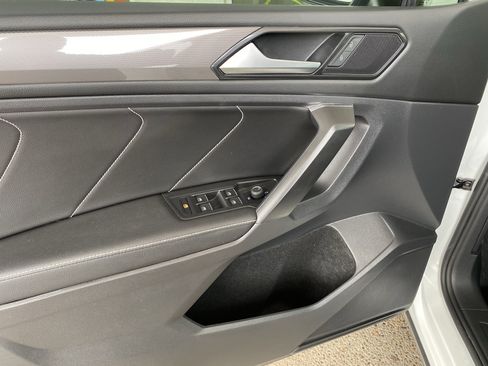 Certified 2023 Volkswagen Tiguan SE FWD image 11