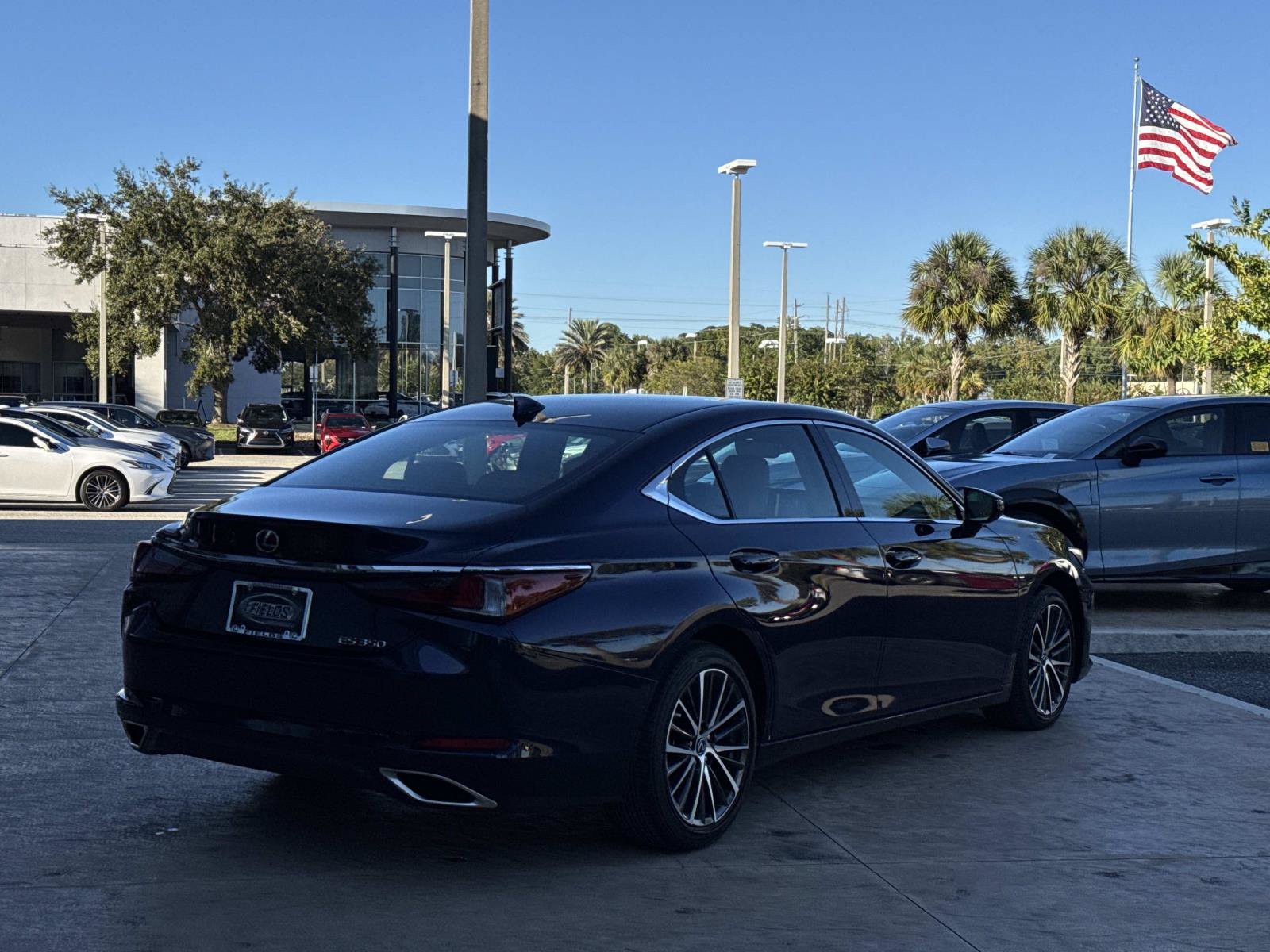 Used 2025 Lexus ES 350 w/ Premium Package FWD image 3
