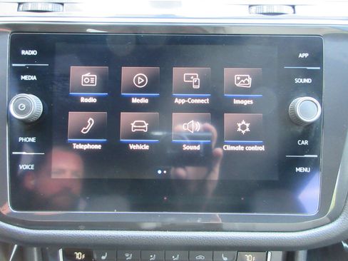 Used 2020 Volkswagen Tiguan SE R-Line AWD/4WD image 41