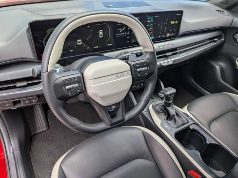 Used 2025 Kia K4 GT-Line w/ GT-Line Premium Package FWD image 14