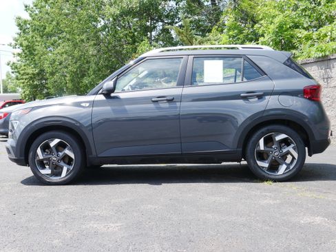 Used 2025 Hyundai Venue SEL FWD image 3