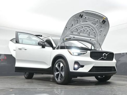 New 2026 Volvo XC40 B5 Plus w/ Climate Package AWD/4WD image 55