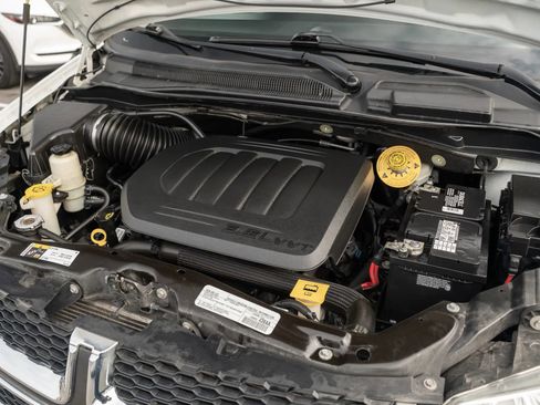 Used 2019 Dodge Grand Caravan SE w/ UConnect Hands-Free Group image 22