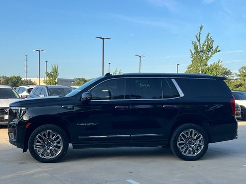 Used 2023 GMC Yukon Denali Ultimate AWD/4WD image 6