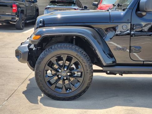 Used 2024 Jeep Gladiator Sport AWD/4WD image 15