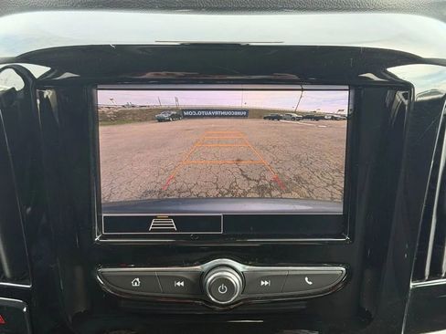 Used 2021 Chevrolet Traverse LT image 9