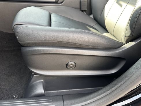 Certified 2025 Mercedes-Benz GLA 250 4MATIC image 3