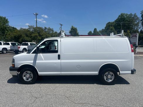 Used 2017 Chevrolet Express 2500 RWD image 2