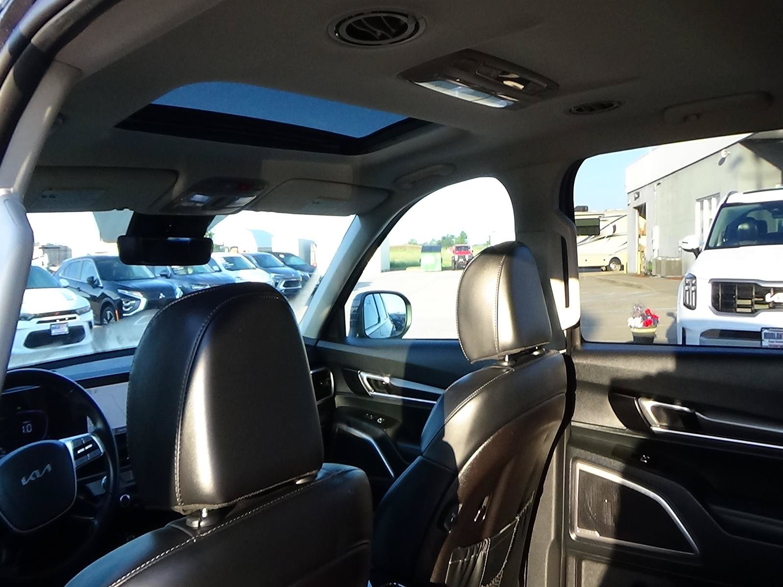 Used 2025 Kia Telluride S FWD image 12