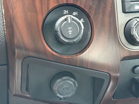 Used 2011 Ford F250 Lariat w/ Lariat Interior Pkg AWD/4WD image 22
