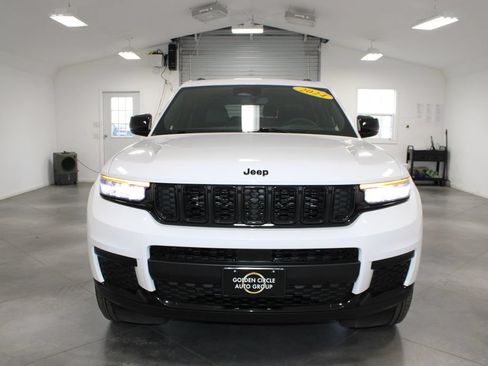 Used 2024 Jeep Grand Cherokee L Altitude AWD/4WD image 3