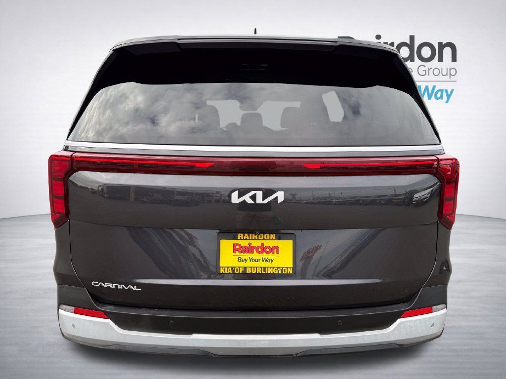 Certified 2025 Kia Carnival FWD image 6