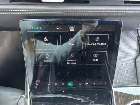 Used 2025 Cadillac Escalade ESV Premium Luxury image 35