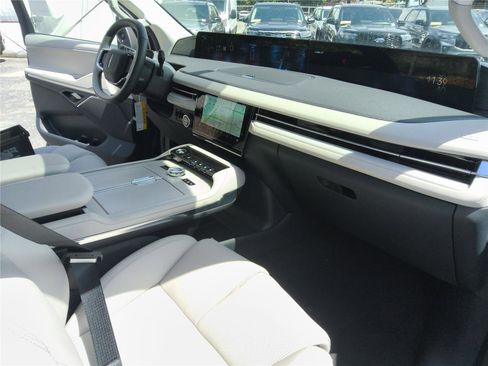 New 2026 Lincoln Navigator Reserve AWD/4WD image 32