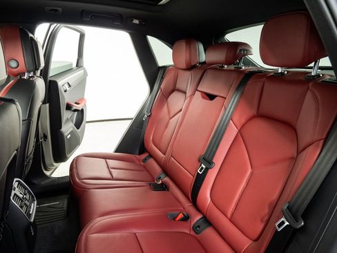 New 2026 Porsche Macan image 22