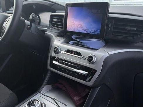 Used 2023 Ford Explorer XLT image 7