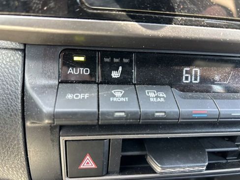 Used 2025 Toyota Camry SE w/ Convenience Package image 15