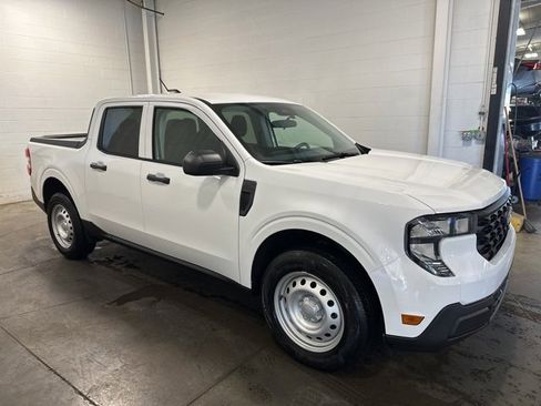 Used 2025 Ford Maverick XL image 3