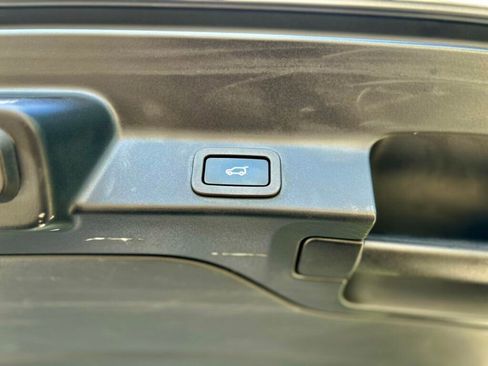 Used 2017 Jaguar F-PACE S image 9