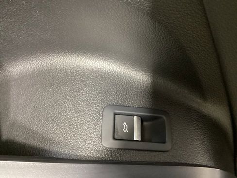 Used 2023 Audi Q5 2.0T Premium w/ Convenience Package image 19