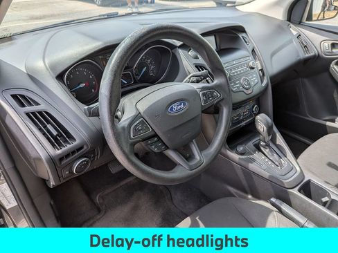 Used 2018 Ford Focus SE FWD image 32