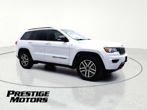 Used 2019 Jeep Grand Cherokee Trailhawk AWD/4WD image 8