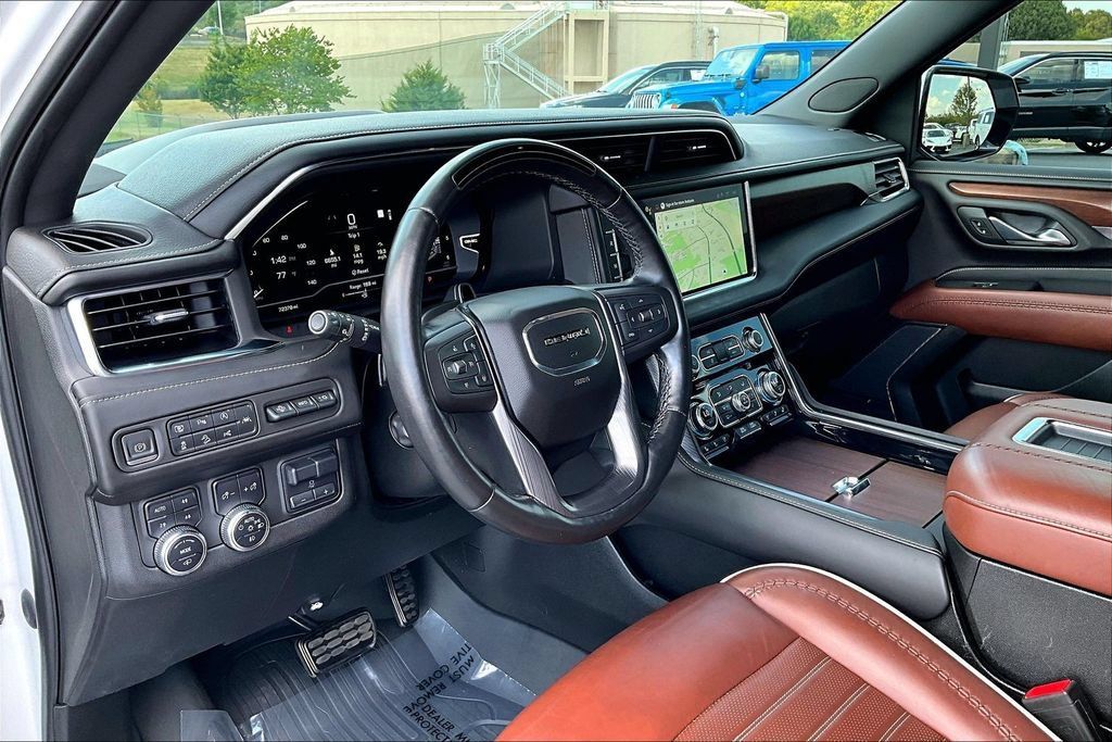 Used 2023 GMC Yukon XL Denali Ultimate AWD/4WD image 18