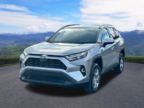 Used 2025 Toyota RAV4 XLE image 1